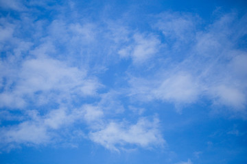 Obraz premium Blue sky and white clouds background