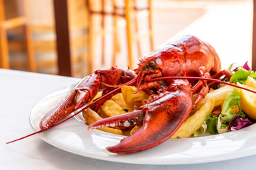 bogavante con mantequilla, limón y finas hierbas