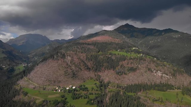 Dolomiti tempesta ottobre 2019 foreste abbattute ripresa catastrofe dal drone