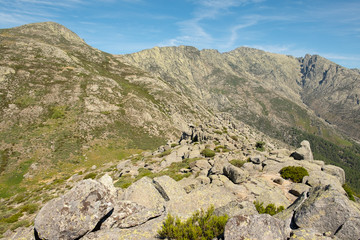 Cabezo del Cervunal (2.089 m), La Mira (2.343 m) y Los Galayos desde la Cabeza de Arbillas (1.977), en la vertiente sur del Parque Regional de la Sierra de Gredos