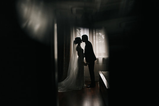 silhouette of a wedding couple