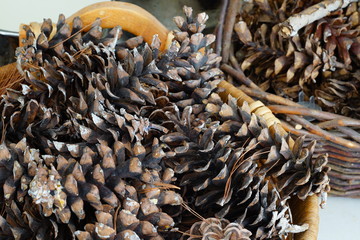 Obraz premium Basket of pine cones by the fireplace