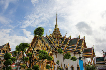 Great Bangkok Palace with many colors and a spectacular day