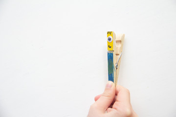 How to make minion clothespin. part 1. Children's craft during quarantine. How to captivate...