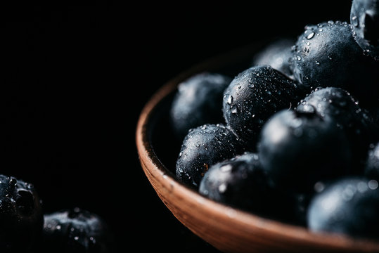 Fresh blueberries on wooden bowl on table