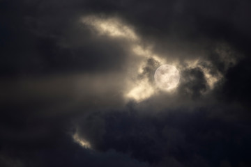 Fototapeta na wymiar Overcast full moon nigt