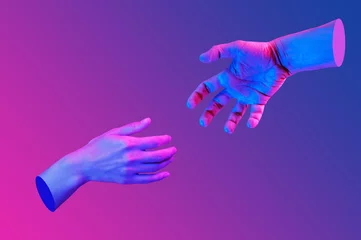 Zwei Hände in einem Pop-Art-Collage-Stil in kräftigen Neonfarben. Modernes psychedelisches kreatives Element mit menschlicher Handfläche für Plakate, Banner, Tapeten. Platz für Text kopieren. Magazin-Stil. Zine-Kultur. © Ded Pixto