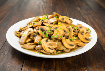 Champiñones al ajillo