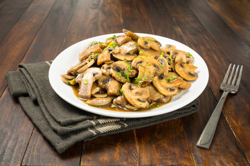 Champiñones al ajillo