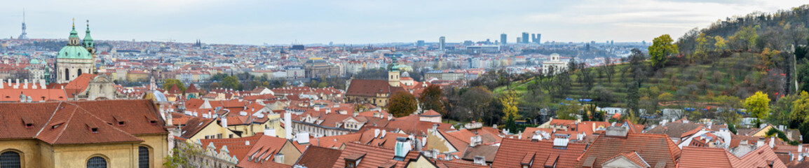 Obraz premium Panorama of Prague from hill.