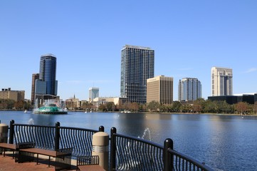 Naklejka premium Cityscape on the lake shore, Orlando, Florida, USA