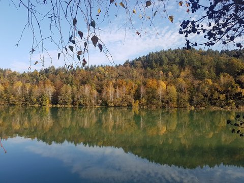 Herbsttag am Fluss