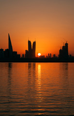 Obraz premium Bahrain skyline at sunset