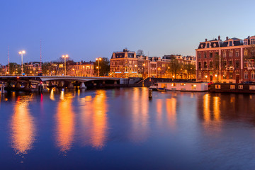 Fototapeta na wymiar amsterdam by night