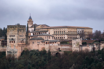 Fototapeta na wymiar La alhambra de granada también conocida como la fortaleza roja