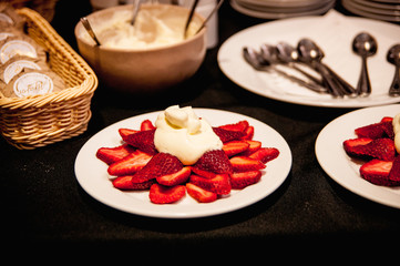 alimento, postre, fruta, chapa, bombones, comida, fresa, rojo, pastel, mesa, ensalada, fresco, desayuno, delicioso, epicúreo, salubre, guisos, pan, cena, blanco, queso, aperitivo, carne, cremas