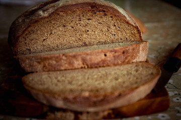 round bread, lying on a brown, wooden Board
