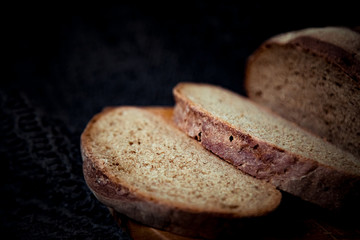 round bread, lying on a brown, wooden Board

