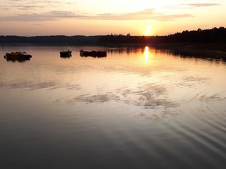 zachód słońca nad wodą