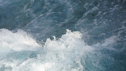 Fototapeta na wymiar Waves crashing