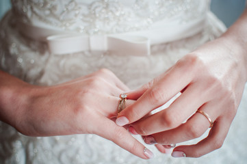 Gold wedding rings on the brides finger