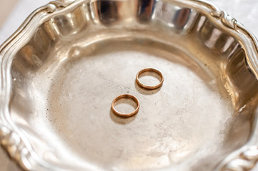 Pair of goldwedding rings in the silver plate