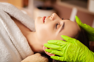 Obraz na płótnie Canvas Young woman receiving cosmetic services in spa salon