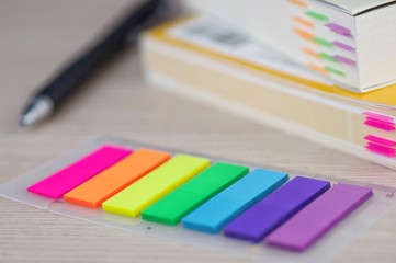ふせんと本 勉強 文房具