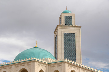 Fototapeta na wymiar Minaret and dome of the Oran mosque, Islamic Architecture, Ramadan.