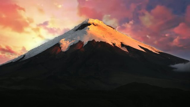 Volc&aacute;n Cotopaxi en los Andes del Ecuador