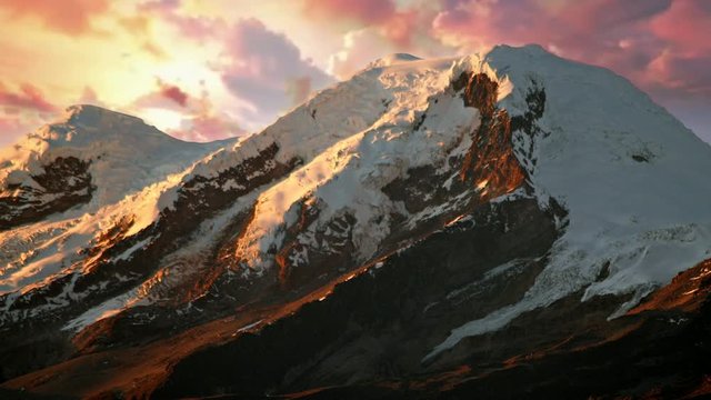 Volc&aacute;n Cayambe en los Andes del Ecuador