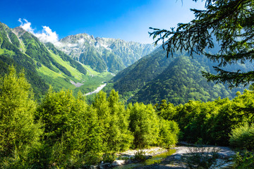 上高地(日本で有名な観光地)の夏