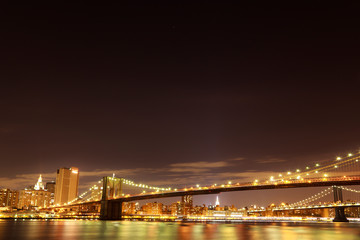 Fototapeta na wymiar New York: Brooklyn Bridge in night