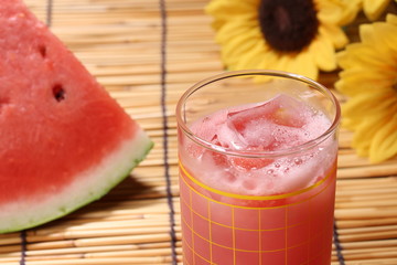スイカとスイカジュース