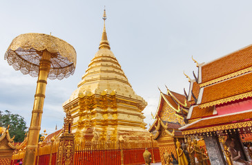 Fototapeta premium The golden pagoda of Doi Suthep, a beautiful glow at night. Beautiful public tourist spots in Chiang Mai, Thailand.