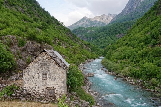 Albanien - Albanische Alpen - Fluss Cijevna