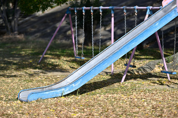 公園の滑り台