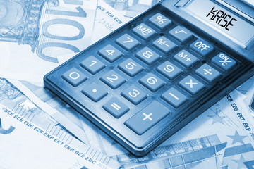 Euro Geldscheine, Taschenrechner und die Krise