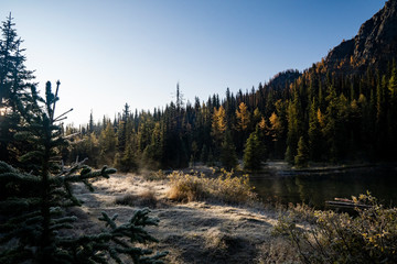 Fototapeta na wymiar a frosty autumn day at dawn by a lake in the Rocky Mountains