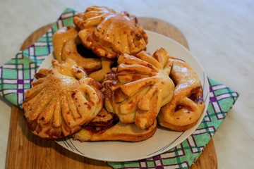 buns with sugar and jam