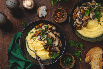 Creamy polenta with fried mushrooms