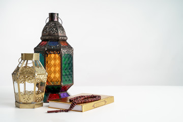 Fototapeta premium holy quran and arabic lantern for eid mubarak background