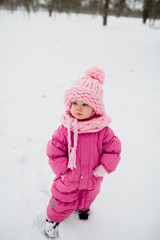 Fototapeta na wymiar winter little girl