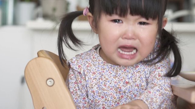 子供　泣く　イヤイヤ期