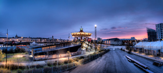 Naklejka premium panorama sur un carrousel de la ville de Nantes à l'aube