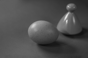 uovo cubo bianco e nero