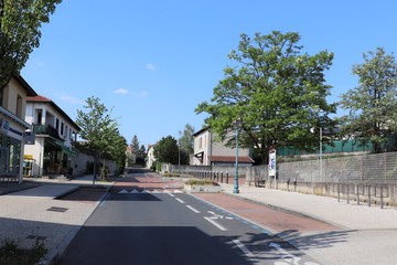 La rue Centrale à Corbas - Village de Corbas - Département du Rhône - France
