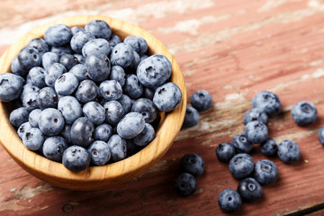 blueberries in a plate on the table