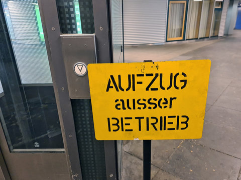 Schild Aufzug Ausser Betrieb