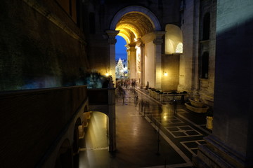 Piazza san pietro di notte a Roma